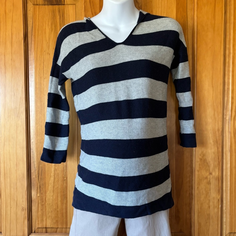 Gap maternity hooded sweater
